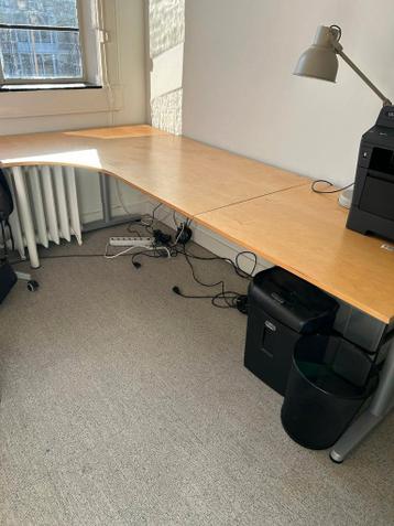 Mooi bureau met veel ruimte