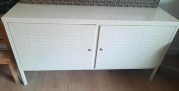 ikea kastje. gratis af te  halen