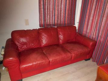 Donkerrode leren 3 zits bank GRATIS