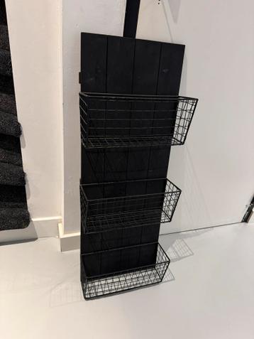 Zwarte Wandrek met 3 Manden