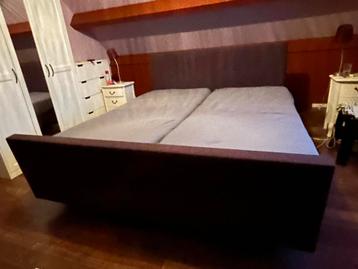 Aangeboden twee persoonsbed (gratis)