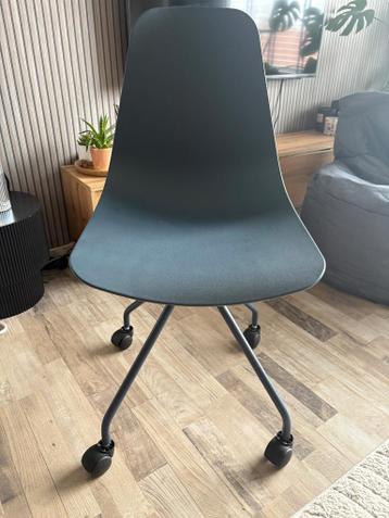 Gratis bureau stoeltjes kinderkamer