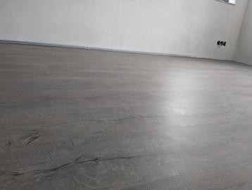 Gratis tussen 40 en 50 m2 laminaat (2 verschillende soorten)
