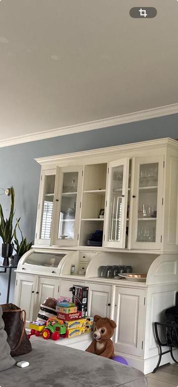 Woonkamerkast met glazen deuren