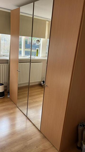 Kast met spiegels