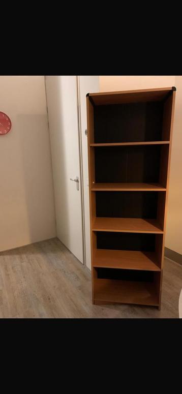 Boekenkast handzaam,  bruin zwart. GRATIS MEE TE NEMEN