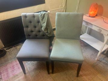 4 gratis comfortabele eetkamerstoelen met zachtgroene hoezen