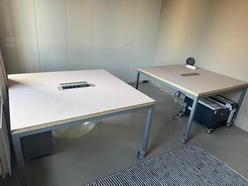 Bureau / Werktafel met stekkerdoos - Zeer Goed!