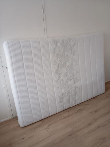 Gratis Matras & Topper (140x200) - Nieuwstaat!