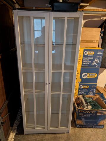 **Gratis**Vitrinekast