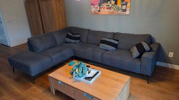 Hoekbank grijs alleen op woensdagavond gratis af te halen