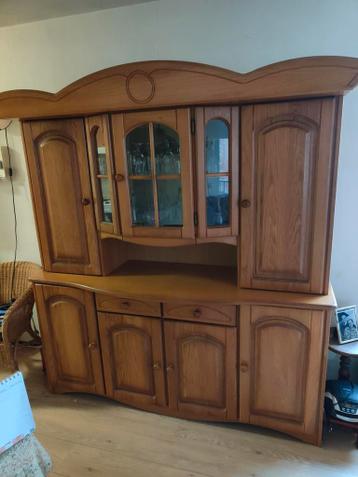 Houten buffetkast met veel opbergruimte