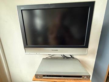 Set van Panasonic LCD TV met Pioneer DVD speler