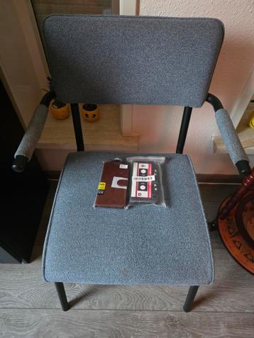 Gratis 1 eetkamerstoel en 2 nieuwe Samsung s20 fe flipcovers