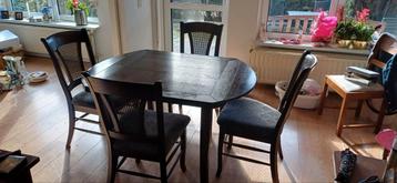 Eiken eettafel met 4 stoelen