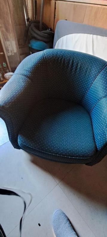 Groene fauteuil met beige stip