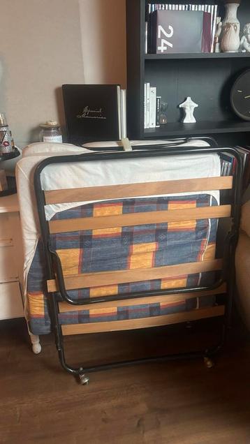 Inklapbaar logeerbed