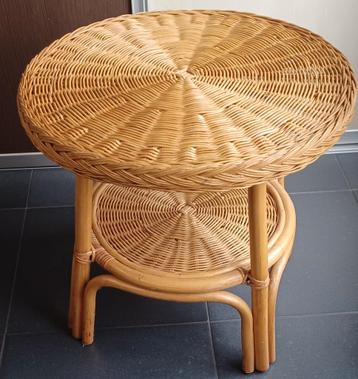 Rotan bijzettafeltje