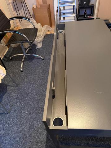 GRATIS ikea alex bureau, grijs (voor dinsdagavond 17 feb)