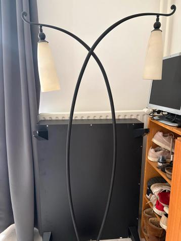 Elegante staande lamp met twee lampen