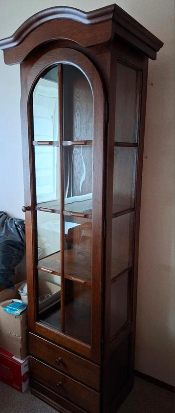 Eiken vitrinekast