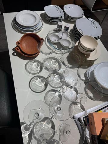 Diverse Borden en Glazen