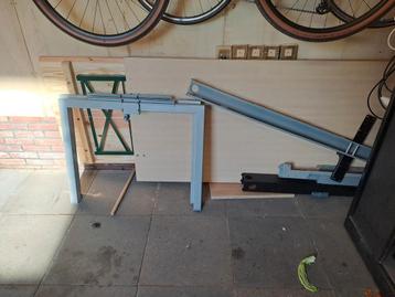 In hoogte verstelbaar bureau / werktafel