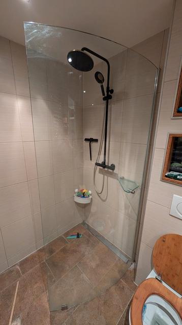 Gebogen douchewand - gratis (beschadigd)