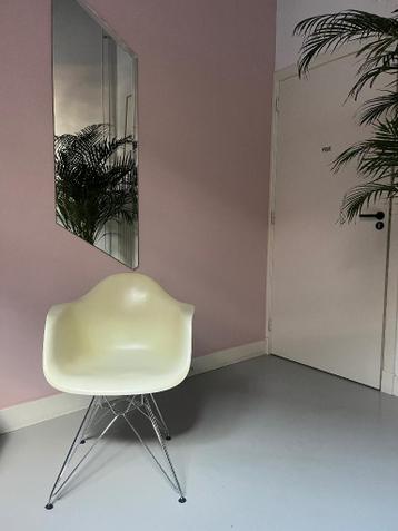 Kunststof kuipstoel gratis