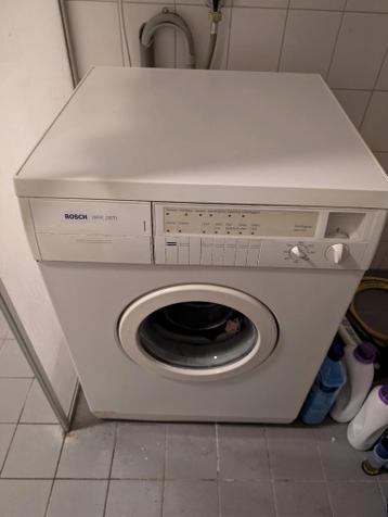 Wasmachine met beginnend slijtage.