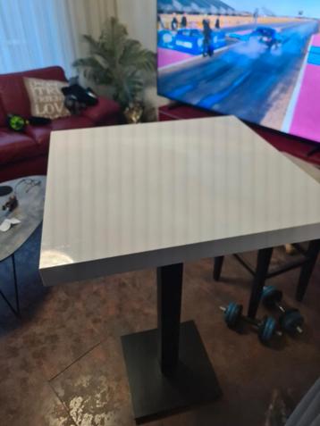 Gratis Bartafel + 4 Barkrukken Gratis