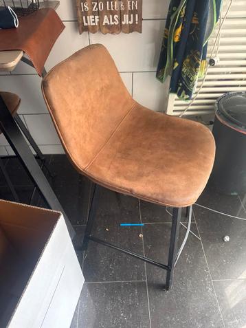 4 Barkrukken - Gratis Ophalen! Tafel