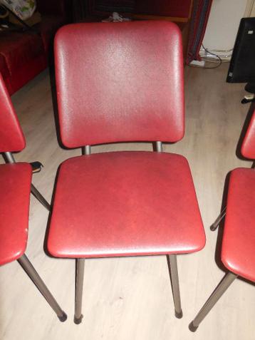 1 rode vintage/retro skai leren stoel (in totaal zijn er 3)
