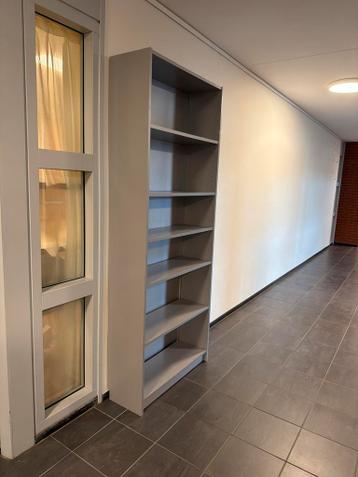 GRATIS: Billy boekenkast - IKEA - zilvergrijs