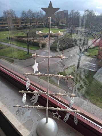 Gratis Kerstboom met verlichting - excl. batterij