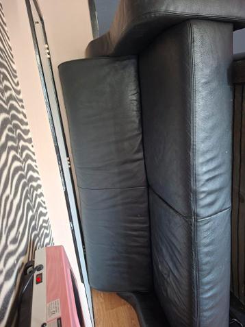 Gratis 2- en 3-zits bank - Beschadigd, maar bruikbaar