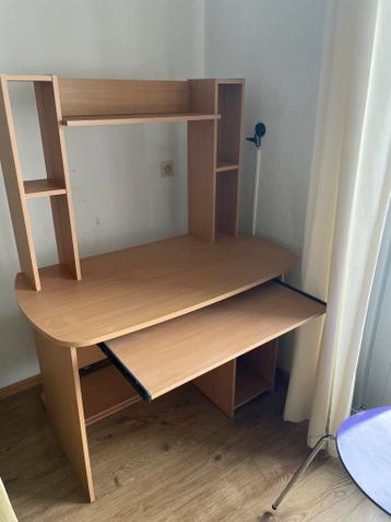 Laptop bureau. Gratis af te halen!