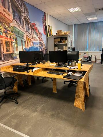 Gratis bureau tafels afhalen