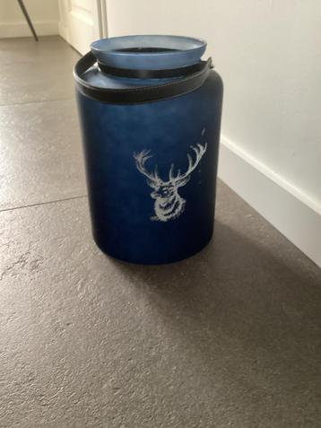 Mooie blauwe glazen vaas met herten afbeelding