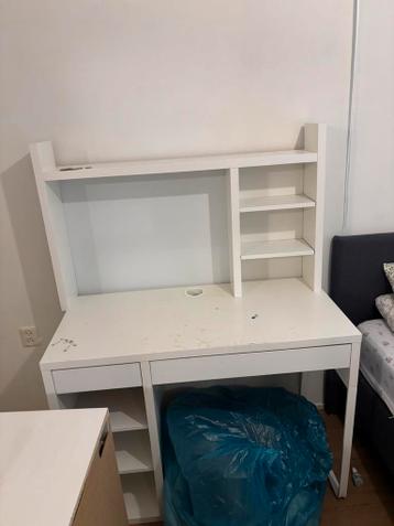 Gratis meubels ivm verhuizen(boxspring, bureau, kasten),