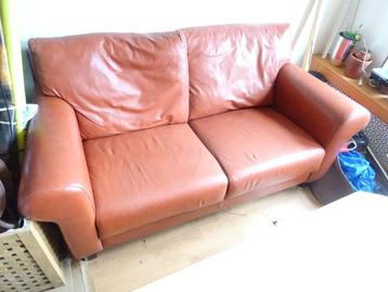 Gratis 2x bankstellen, kunstleer cognac kleur.