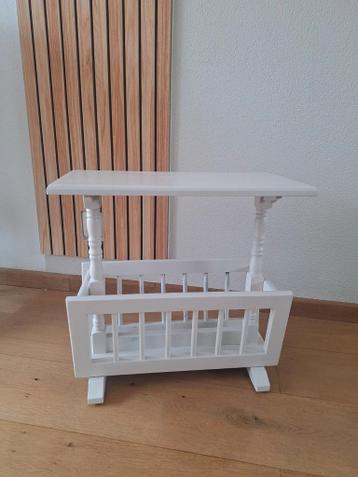 Antiek Bijzettafeltje met Tijdschriftenbak