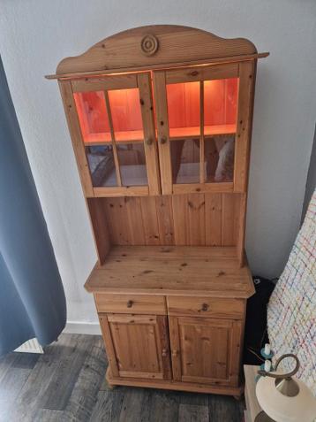 Grenenhouten buffetkast