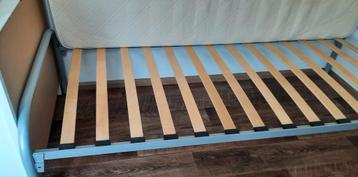Bed 200x90 incl lattenbodem en matras.