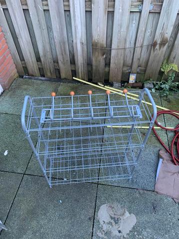 Gratis schoenenrek met kapstok