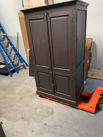 Houten kast. Gratis af te halen