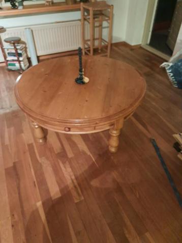 Ronde tafel met lades