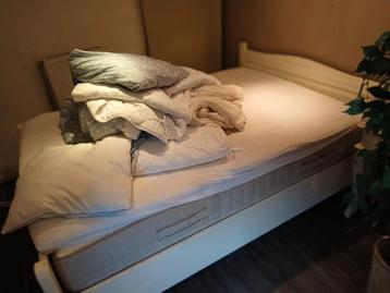 Twijfelaar bed 140x200 met matras