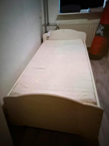 2x Eenpersoonsbed met Matras