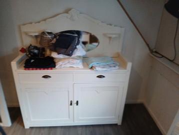Vintage dressoir met spiegel